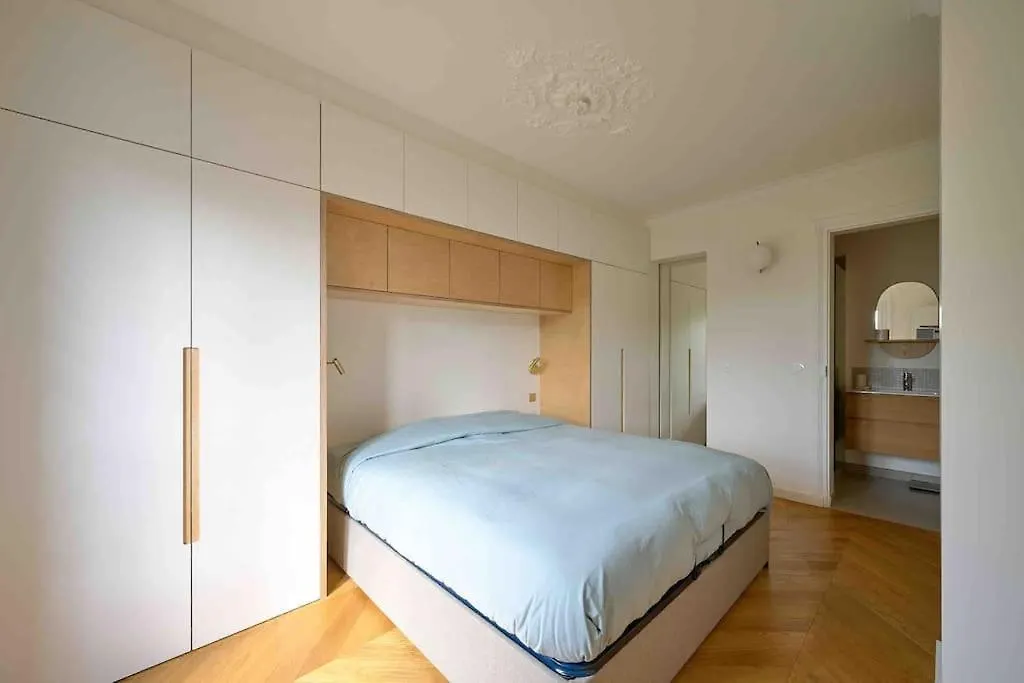Marais - Parents Suite & Kids Room With Park View Apartment